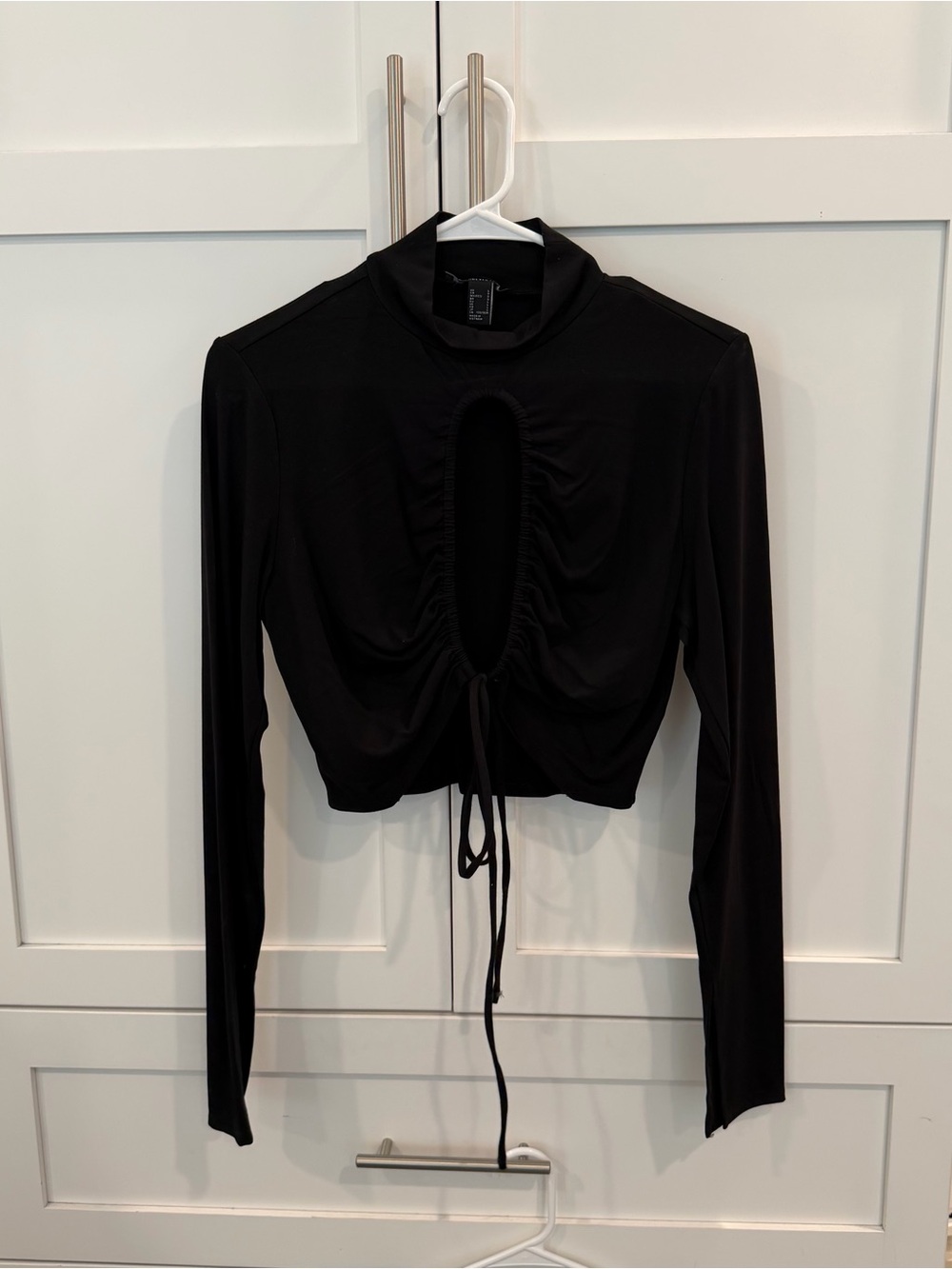 Forever 21 Black Long-Sleeve Ruched Keyhole Crop Top